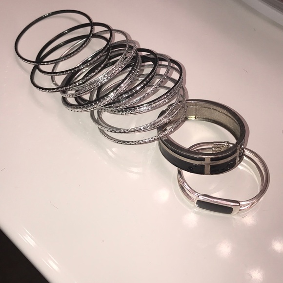 Jewelry - 🍾15 small bracelets and two bigger bracelets